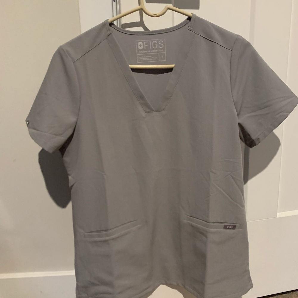 FIGS Casma 3 pocket top in cement gray small